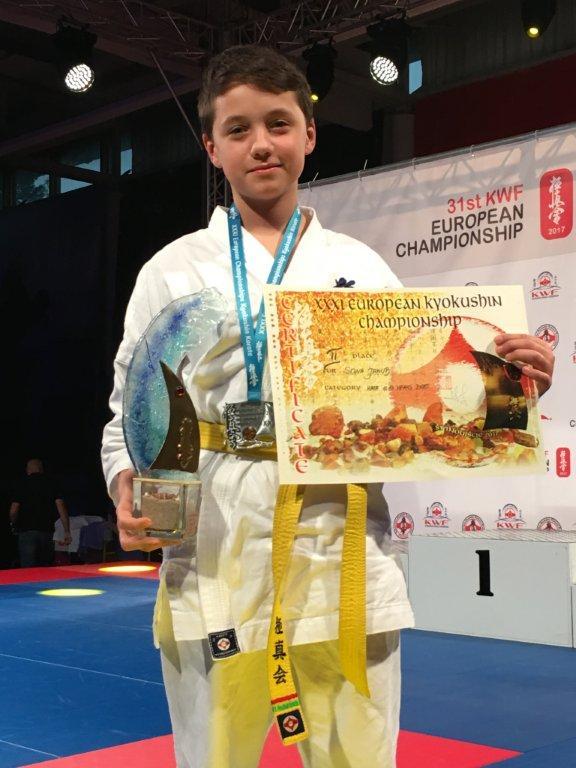 Do sukcesów naszego klubu zaliczyć należy również fakt, iż trener naszych karateków sensei Arkadiusz Sukiennik uczestniczył w 44 Wschodnioeuropejskim Obozie Karate Kyokushin, który odbył się w dniach