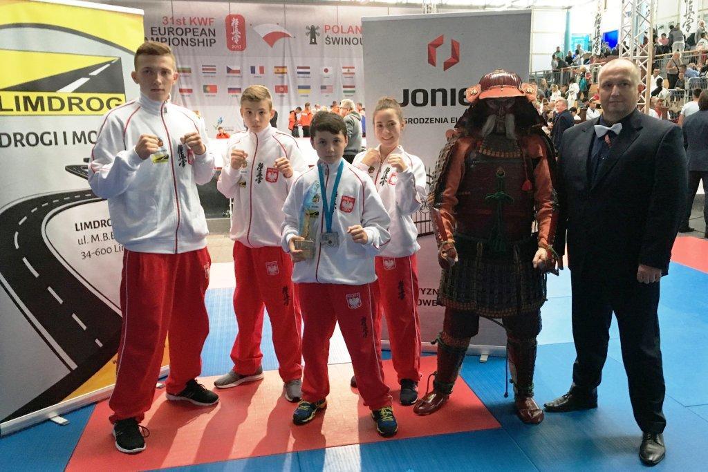 Poza codziennymi treningami i udziałem w zawodach sportowych w naszym klubie realizowaliśmy wydarzenia i projekty, które na stałe wrosły w tradycję naszego klubu jak np. Ferie z Karate.