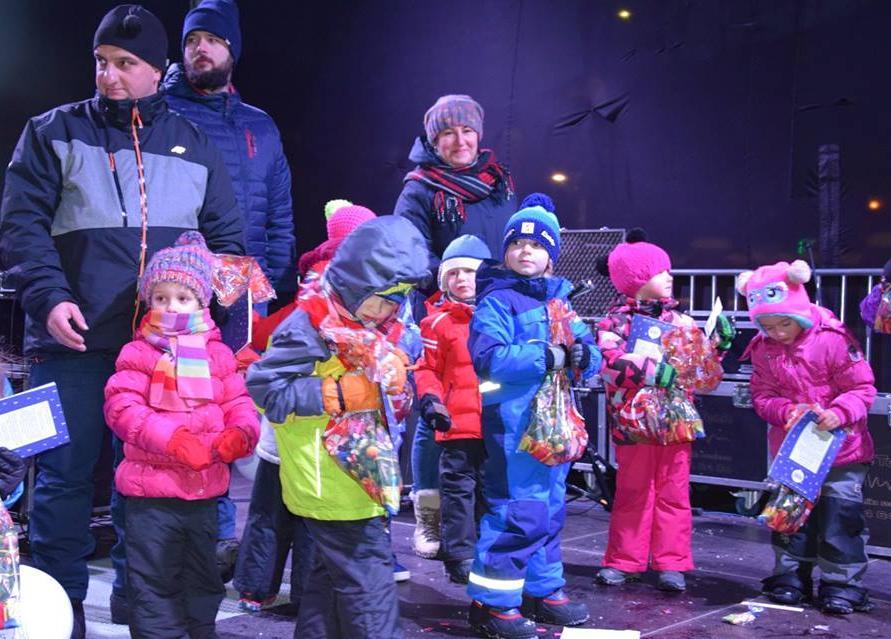 Rozdanie nagród laureatom konkursu plastycznego zorganizowanego przez