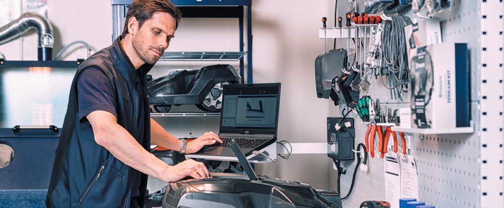 PROFESJONALNI MECHANICY DO USŁUG Nasi mechanicy dokładnie wiedzą co mają sprawdzić, aby Twoja kosiarka pracowała bezawaryjnie przez wiele lat.