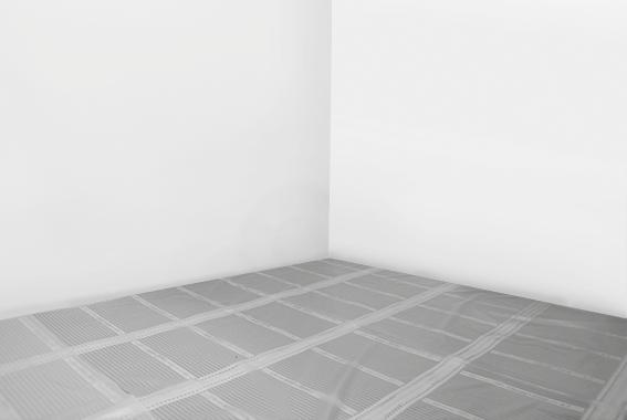 INSTRUKCJA INSTALACJI GRZEWCZEJ HEAT DECOR POD PANELAMI PODŁOGOWYMI 7. Podłącz przewody zasilające folię grzewczą oraz przewody elektryczne sieciowe do regulatora temperatury (termostatu).