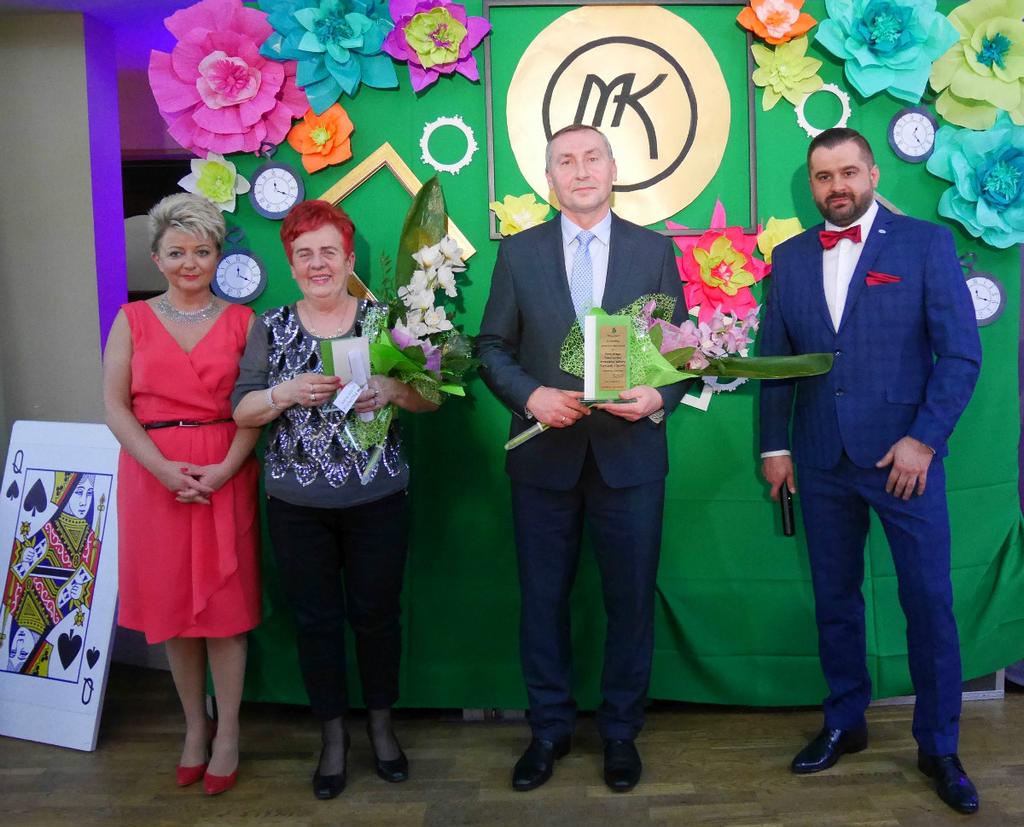Nagrody Laureatom wręczali wójt Łukasz Stachera i jego zastępczyni Katarzyna Kaźmierczak.