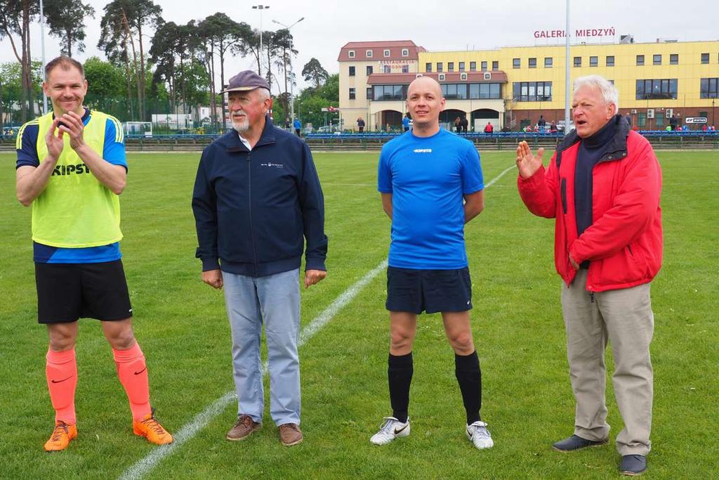 Zawody otwierają: Sławomir Wnuk, Bolesław Krystowczyk, Maciej Lewandowski, Edward Gugniewicz Zawody piłkarskie zostały rozegrane jako towarzyski mecz, w wymiarze czasowym dwa razy po 45 minut, na