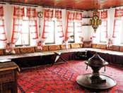 Halači 5, Velike daire 033 239 943 SEVDAH ART HOUSE ART KUĆA SEVDAHA 波黑传统 SEVDAH 音乐的博物馆 بيت السوداح الني The Sevdah Art House Museum is located in what was once a merchant storehouse used during the