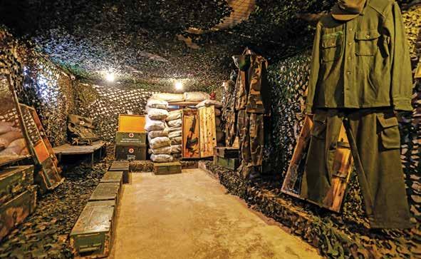 POPULAR TOURS POPULARNE TURE 流行旅游 الرحالت المضلة TIMES OF MISFORTUNE NESRETNA VREMENA This tour shows what it was like during the Siege of Sarajevo (1992-1995).