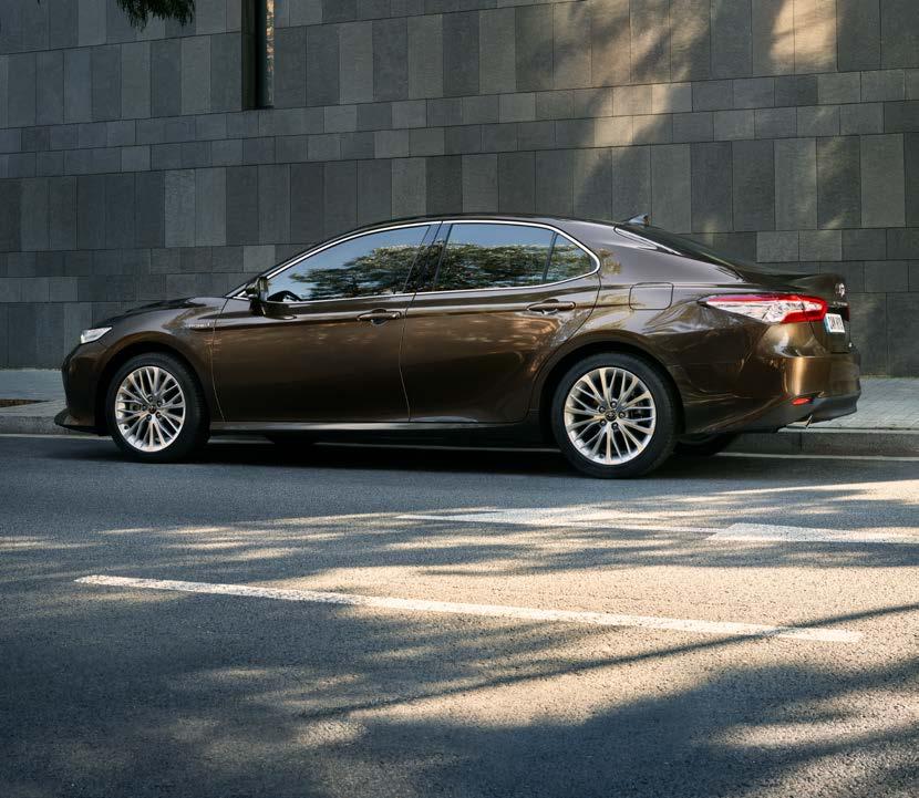 Umów się na jazdę próbną i odkryj dodatkowe powody, dla których warto wybrać Toyotę Camry. www.toyota.