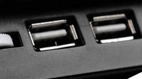 Gniazdo USB Urządzenie ma wbudowane dwa gniazda USB, dzięki czemu można do niego podłączyć urządzenia peryferyjne.