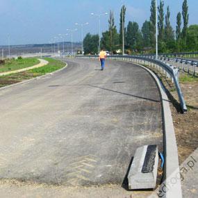 Projektowanie węzłów autostradowych to jedno z trudniejszych i bardziej odpowiedzialnych zadań w dziedzinie inżynierii komunikacyjnej.