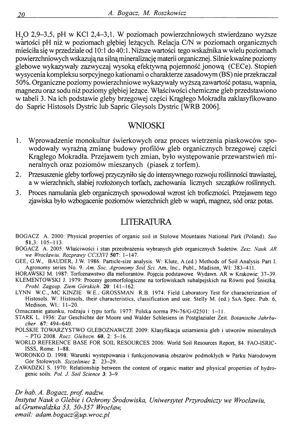 2 L A. Bogacz, M. Roszkowicz H20 2,9-3,5, ph w KC1 2,4-3,1. W poziomach powierzchniowych stwierdzano wyższe wartości ph niż w poziomach głębiej leżących.