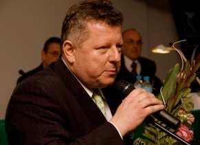 ), V Krajowy Zjazd Aptekarzy postanawia: 1. Wybrać na stanowisko Naczelnego Rzecznika Odpowiedzialności Zawodowej mgr farm. Beatę Owczarską. 2. Uchwała wchodzi w Ŝycie z dniem podjęcia.