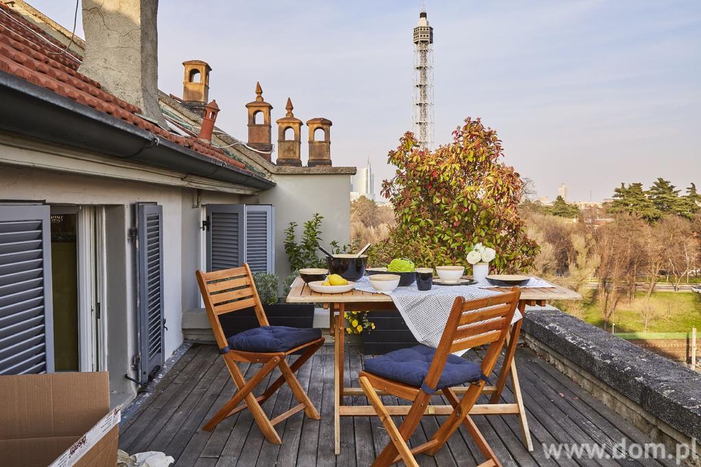 Balkon w stylu boho - toskański trend. fot. Westwing.pl Postaw kropkę nad i Pamiętaj, że mały balkon nie oznacza nudnych rozwiązań!