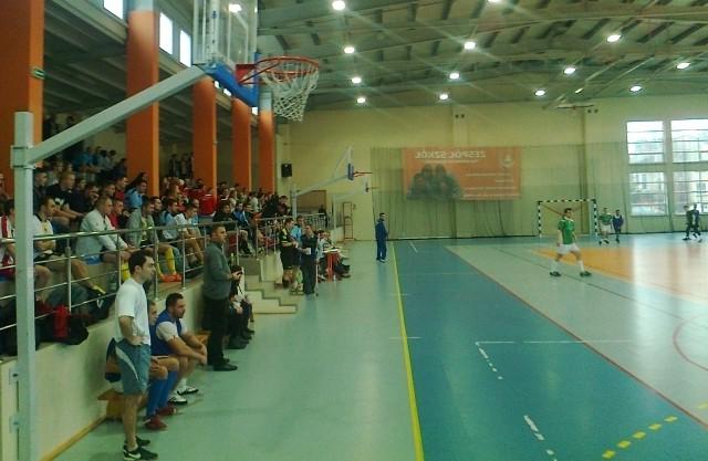 ROZGRYWKI FUTSALU W NOWEJ ODSŁONIE Zachęcamy do wzięcia udziału w pierwszej edycji rozgrywek halowej ligi amatorów Futsal Superliga.