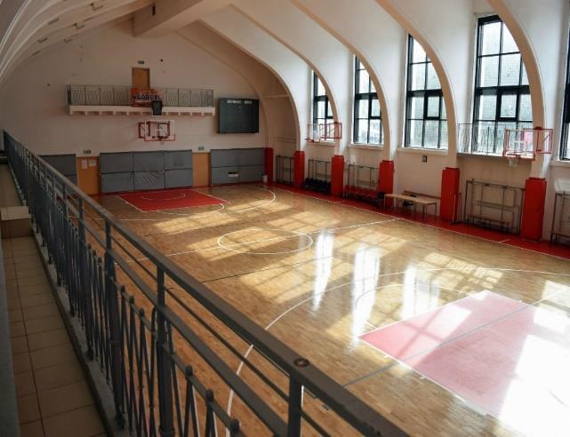Wewnętrzna hala sportowa; źródło: aktywnawarszawa.waw.