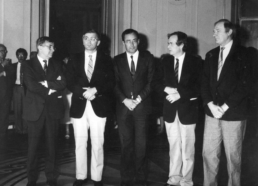 W 1975 roku, po przeniesieniu I Kliniki Chirurgii Ogólnej do nowego szpitala klinicznego przy ul Banacha, utworzony w tym czasie Instytut Transplantologii w Szpitalu Dzieciątka Jezus został bez
