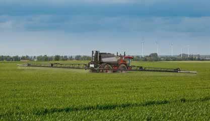 12 13 KOMFORTOWA KABINA Przestronne i komfortowe