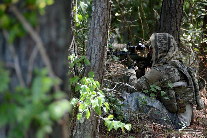 oficer), to inaczej jest już z innymi, zakazanymi zawodami, takimi jak: special tactics officer, tactical air control party, członkowie CCT (combat control team) czy członkowie SOWT (Special