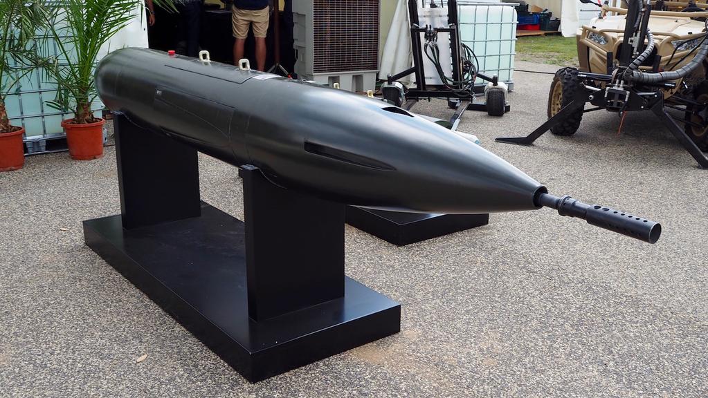 Mark R. Henning, miejsce stosunkowo lekkiego Camcoptera może zająć bojowy wiropłat bezzałogowy Airbus Heclipters VSR 700 bazujący na platformie Guimbal Cabri G2 o masie 700 kg.