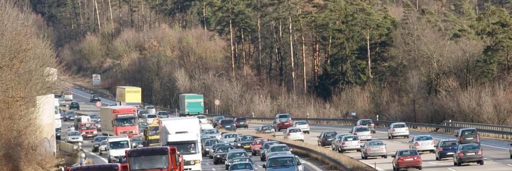 lipiec/sierpień 2019 W korku należy unikać niepotrzebnej zmiany prędkości i zmiany pasa ruchu Gdy na autostradzie tworzy się zator Bezpieczna jazda w korkach Jest wiele wskazówek, które mogą pomóc w