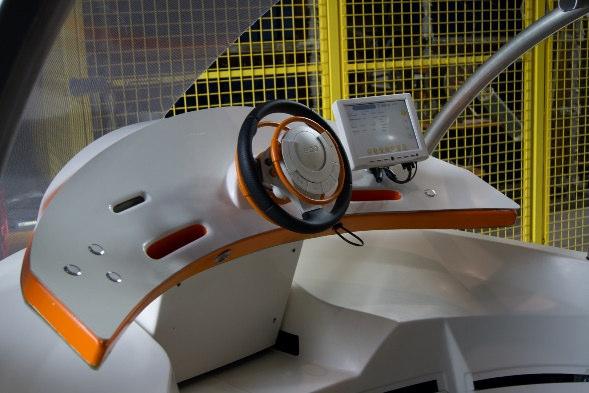 w układ steer by wire. Takie rozwiązanie umożliwia kierowanie samochodem kończynami górnymi (driver-by-wire, break-by-wire), co w istotny sposób zwiększa populację użytkowników.