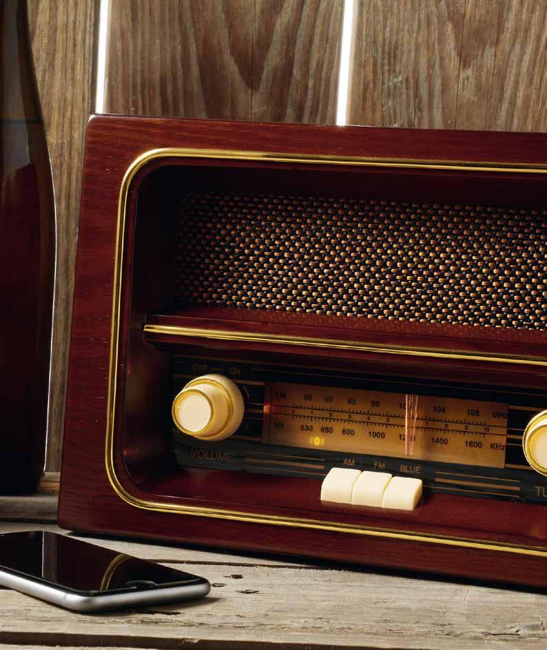 2 + EDR do parowania z telefonami komórkowymi, odtwarzaczami Bluetooth MP3 lub tabletami, może być podłączany do urządzeń zewnętrznych