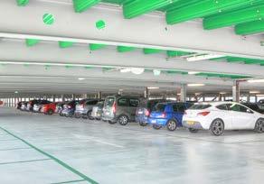 [1] Przestronny i nowoczesny parking ze zmaksymalizowaną liczbą miejsc