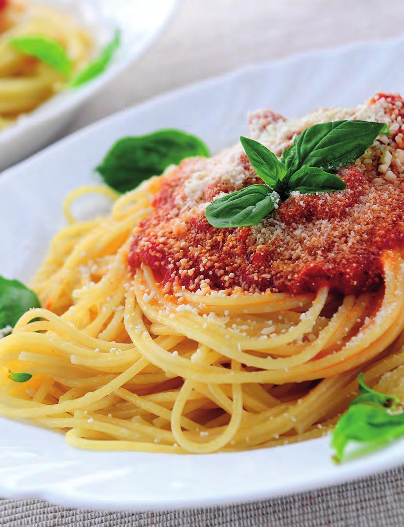 Spaghetti Składniki na 4 porcje: ź 500 g spaghetti ź 150 g świeżych pomidorów ź 400 g mięsa mielonego mieszanego ź 100 g warzyw korzennych (marchewka, pietruszka, seler) ź 50 g przecieru pomidorowego