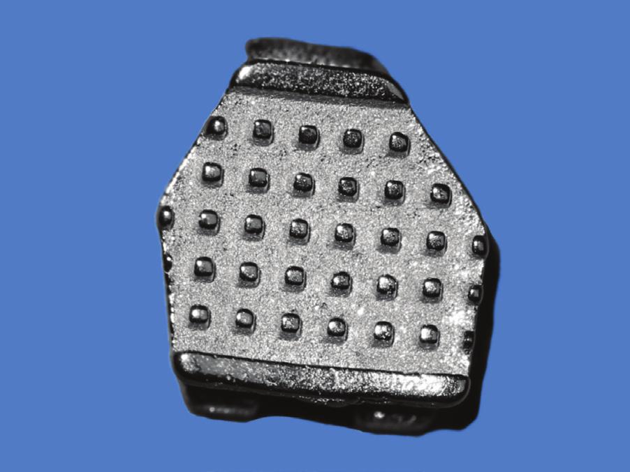 Variations in orthodontic bracket retention related to base design... J Stoma 2016; 69, 6 Fig. 1. Cannon bracket base with anchor pylons. Podstawa zamka Cannon z słupkami retencyjnymi.