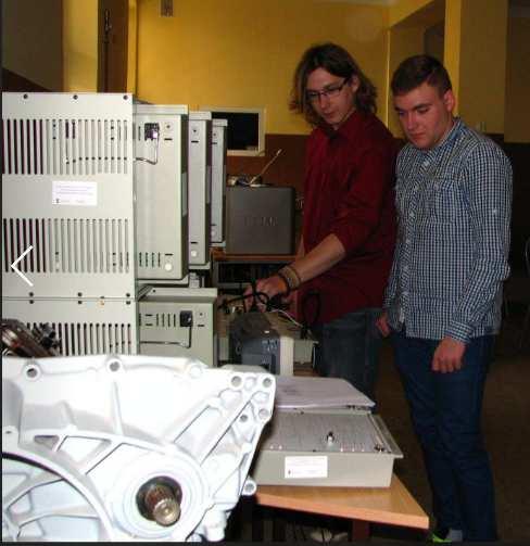 Technik automatyk Jeżeli interesujesz się nowoczesnymi technologiami, jeśli pasjonuje Cię automatyka, elektronika oraz informatyka, pasjonujesz się robotyką