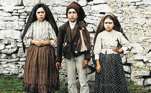 Królowo pokoju módl siê za nami! B³ogos³awiona Hiacynta Marto jedna z wizjonerek, którym w 1917 roku ukazywa³a siê Matka Bo a powiedzia³a, e wojna jest kar¹ za grzechy.