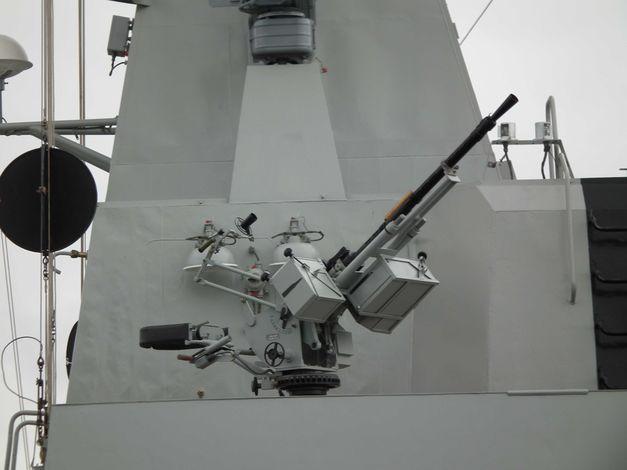 Wielkokalibrowy karabin maszynowy MPTU kal. 14,5 mm. Fot. Andrzej Nitka Do zwalczania nurków służą dwa ręczne dwururowe granatniki DP-64 kal. 45 mm.