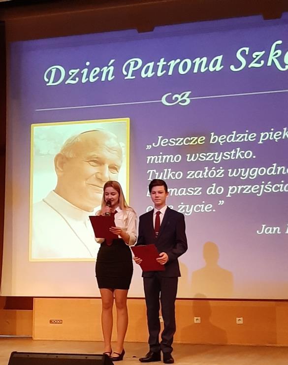 Dzień Patrna Szkły Jana Pawła II. Dzień Patrna, t święt całej szkły.