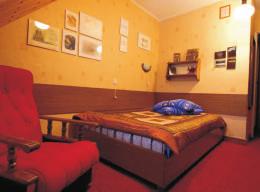 przy zespole muzycznym, bogate menu oraz lampka szampana. Bal dla dzieci w osobnej sali. Opłata za bal wliczona w cenę pobytu. doba hotelowa od 14.00 do 10.