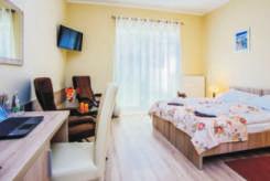 HOTEL SMILE położony nad Dunajcem w odległości ok. 1 km od centrum miasta.