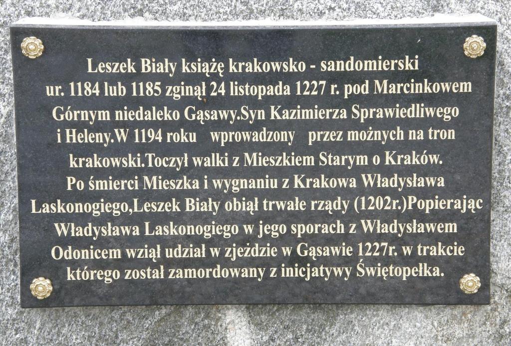 Tablica upamiętniająca śmierć Leszka Białego w Marcinkowie (fot. A. Hinz) W wyniku tego wydarzenia księstwo wschodniokaszubskie usamodzielniło się i stało się państwem niepodległym.