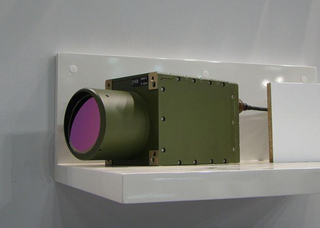 Kamera średniofalowa KMW-3 z obiektywem o płynnej zmianie powiększania fot. Defence 24.