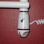 Grzałki elektryczne: ogrzewanie łazienki poza sezonem grzewczym Wiosną i latem, kiedy ogrzewanie centralne jest wyłączone, pojawiają się trudności z utrzymaniem komfortowej temperatury w