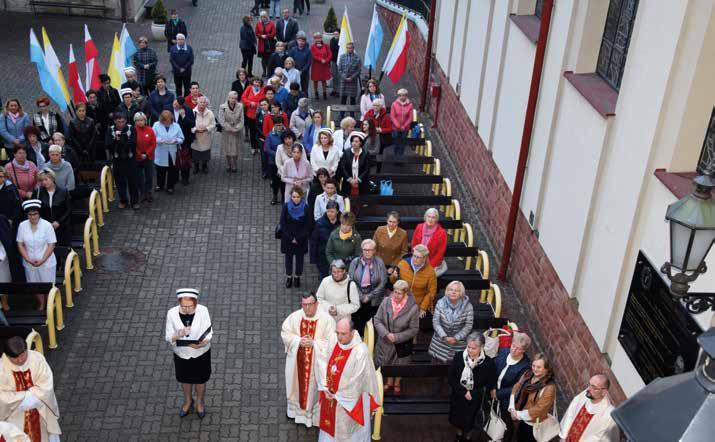 Modlitwy tej nie skończę, Na ziemi nie ujrzę słońca, Bo dzisiejszy deszcz może Nie będzie miał dla mnie końca!
