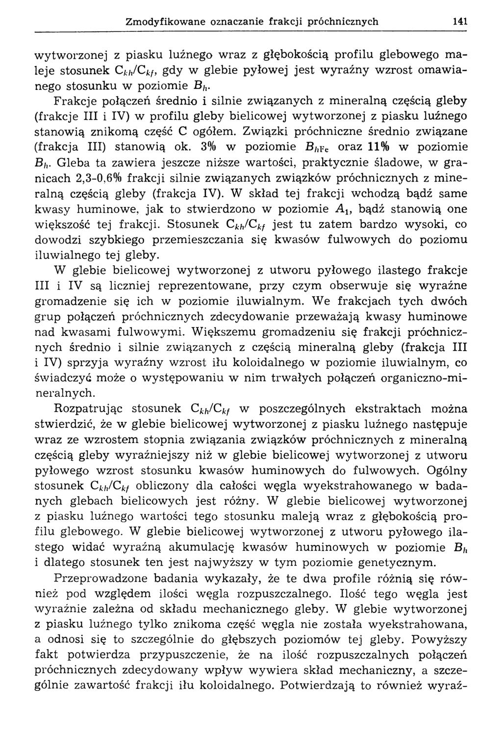 Zmodyfikowane oznaczanie frakcji próchnicznych 141 w ytw orzonej z piasku luźnego w raz z głębokością profilu glebowego m a leje stosunek Ckh/Ckf, gdy w glebie pyłowej jest w yraźny wzrost omawianego