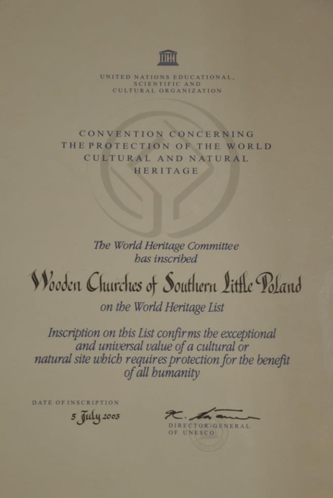 Ryc. 1. Certyfikat potwierdzający wpis UNESCO w kościele w Haczowie Źródło: fot. M.