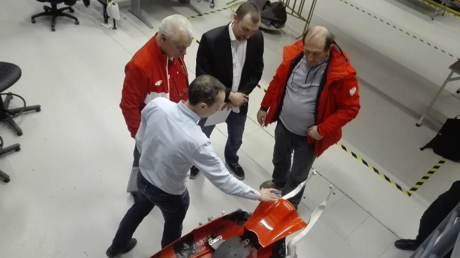 Opracowanie modelu geometrii numerycznej zawodnika w pozycji zjazdowej;