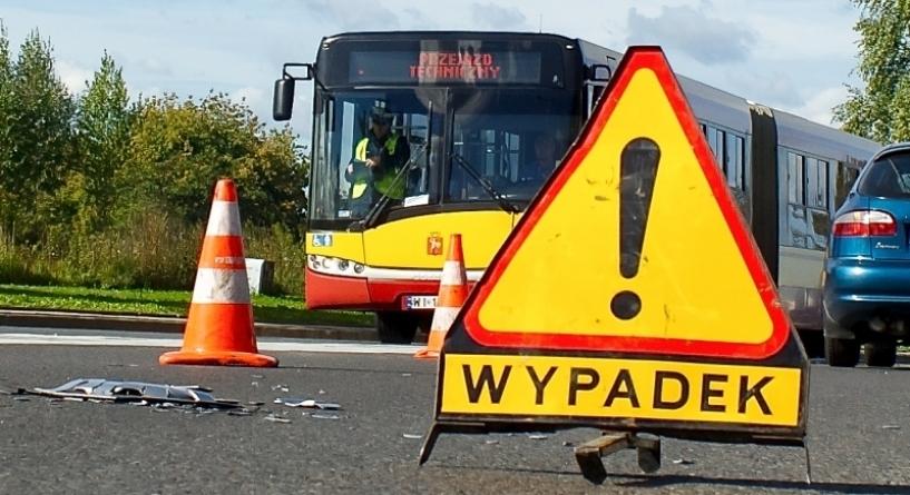 Wypadki w stolicy. O 40% więcej zdarzeń z udziałem rowerów data aktualizacji: 2019.07.02 Na ulicach Warszawy jest bezpieczniej, ale nadal nie możemy czuć się pewnie przechodząc przez pasy.