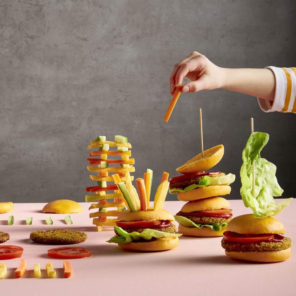 Materiay prasowe IKEA / Sierpień 2019 / 17 Danie dla dzieci WEGE BURGER W naszych sklepowych restauracjach wprowadzamy nowe danie dla dzieci roślinny burger z dużą ilością warzyw.