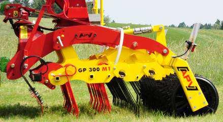 8 8 Pozycja robocza i regulacja głębokości roboczej 8.1 Regulacja głębokości Do ustawienia głębokości przy GP 300 M1 niezbędne są 2 etapy robocze. 1.