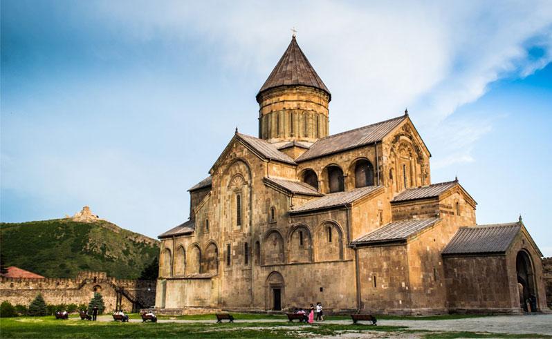 Następnie po drodze do Kutaisi zobaczycie najstarsze skalne miasto w Gruzji Uplisciche.