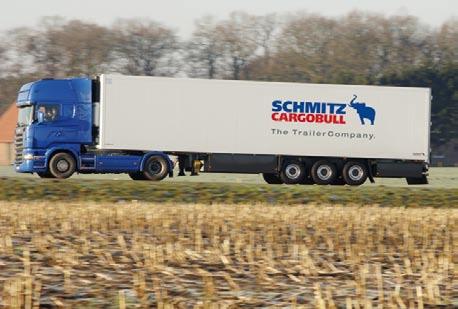 Zdjęcie: Schmitz Cargobull czoną na ruchomej ramie oraz S.KO Cool plus mającą nadwozie samonośne (podwozie jest przykręcane do podłogi skrzyni ładunkowej).