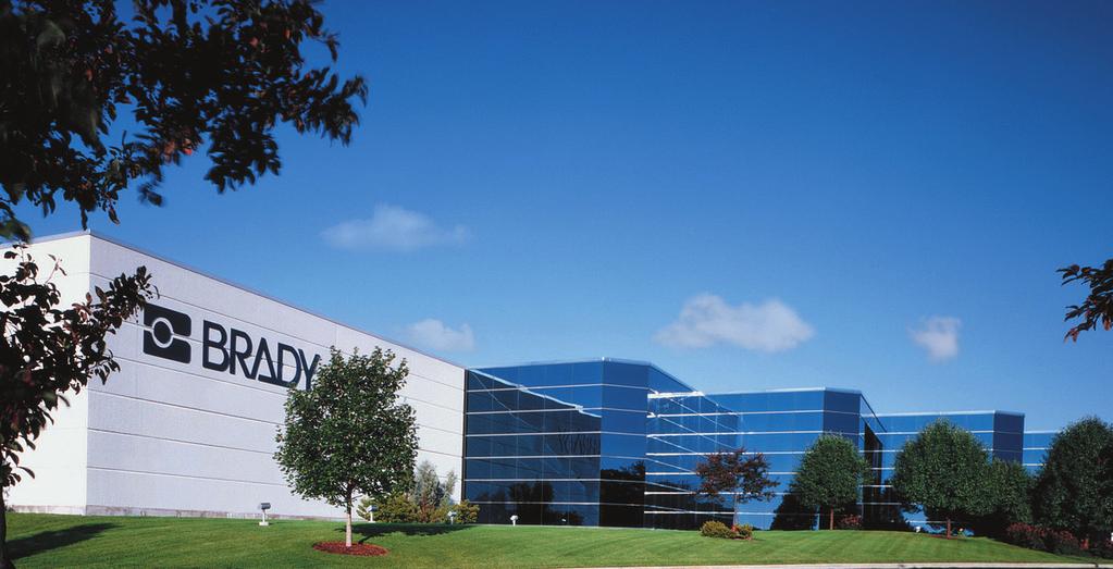 Brady Corporation Naszą misją jest identyfikacja i ochrona ludzi, produktów oraz miejsc INFORMACJE O FIRMIE Firma BRADY powstała w 1914 r. w Eau Claire w stanie Wisconsin pod nazwą W.H. BRADY Co.