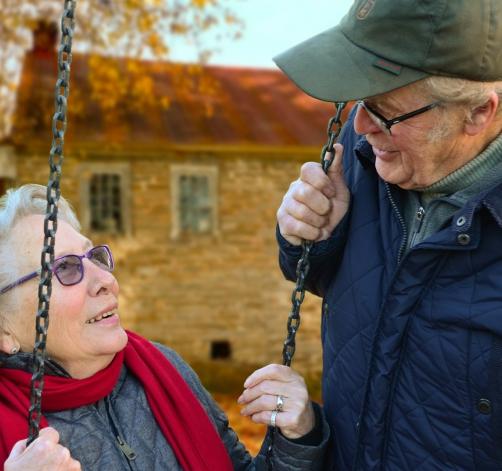 Stadia choroby Alzheimera objawy (podział wg Barry ego Reisberga): I Brak objawów choroby To stadium, w którym brak zauważalnych objawów choroby i to zarówno w życiu codziennym jak i podczas badania