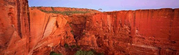 Wieczorem podziwianie zachodu słońca nad Uluru (Ayers Rock). 6 dzień 12.02 AYERS ROCK (śniadanie/kolacja) Wcześnie rany wyjazd na podziwianie wschodu słońca nad Uluru (Ayers Rock).