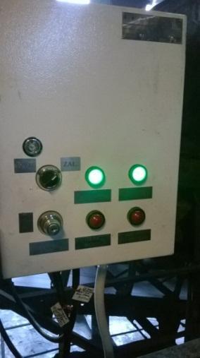 Baterie zraszające zainstalowane na wylocie oraz we wnętrzu obudowy przesypu, pozwalając na zwilżanie powstającego pyłu, co w efekcie prowadziło do natychmiastowego jego zbijania w kierunku taśmy