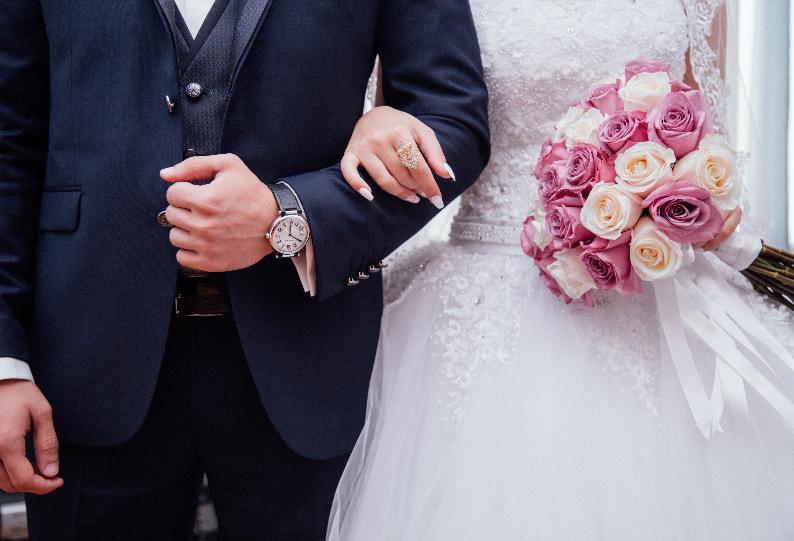 DJ NA TWOJE WESELE Wesele to najważniejsza impreza w życiu, ważne żebyście prowadzenie tego wydarzenia powierzyli doświadczonej osobie. Na życzenie prowadzę zabawy, konkursy, oczepiny itp.